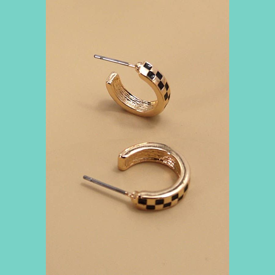 MINI CHECKER HOOP HUGGIE EARRINGS | Gold/black